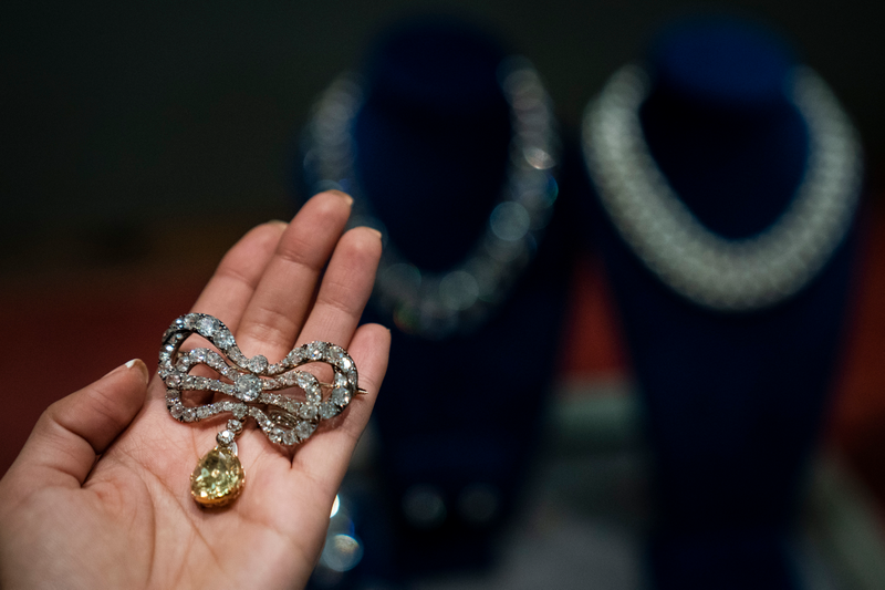 Illustration for article titled I Missed My Chance to Hold Marie Antoinette's Jewels and I'm So Mad I Could Freakin ScreamÂ